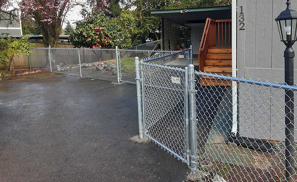 Galvanized chain link fence with single-swing gate