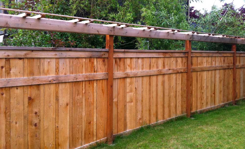 Hampton style cedar fence with trellis